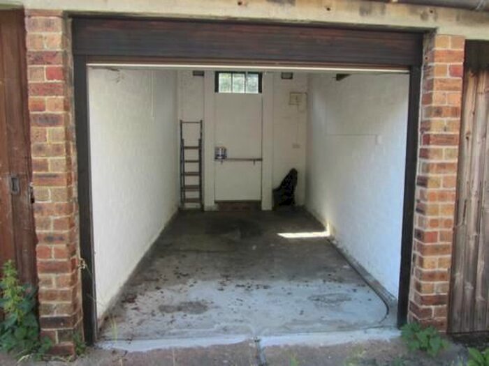 Garage / Parking To Rent In Alexandra Place, St. Andrews, KY16