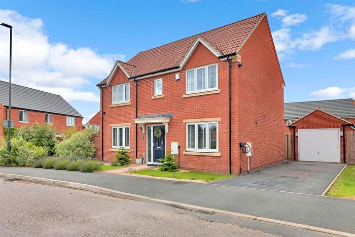 4 Bedroom Detached House For Sale In Whinfell Road, Dunston, Chesterfield, S41