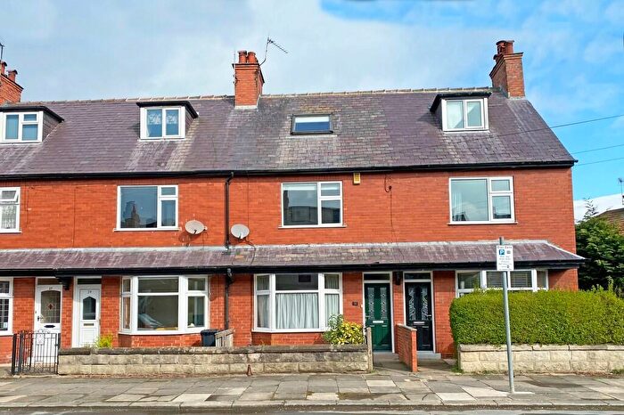 3 Bedroom Town House For Sale In Torrs Road, Harrogate, HG1