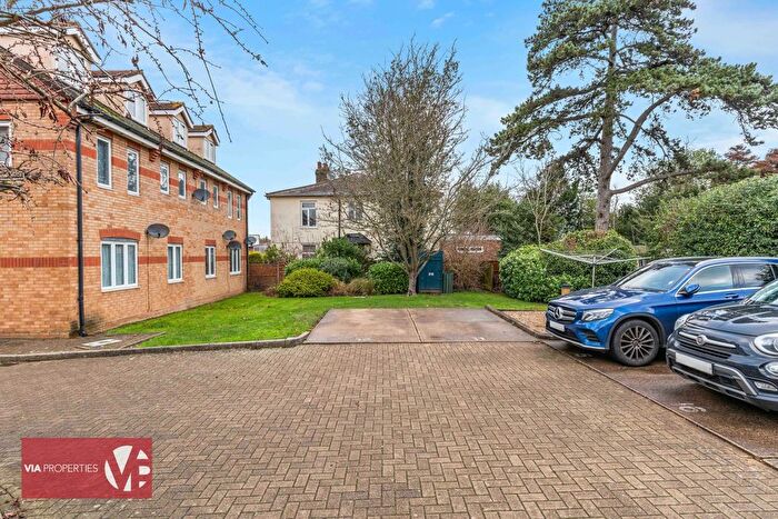 1 Bedroom Flat For Sale In Flamstead End Road, Waltham Cross, EN8