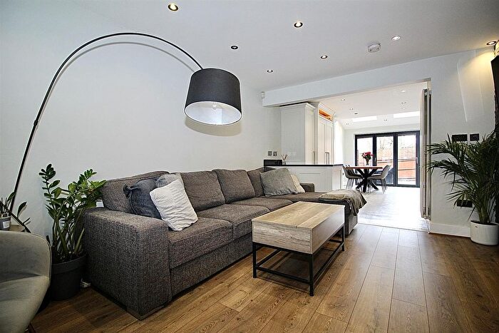 4 Bedroom Semi-Detached House To Rent In Lucern Close, Hammond Street, Cheshunt, Waltham Cross, EN7