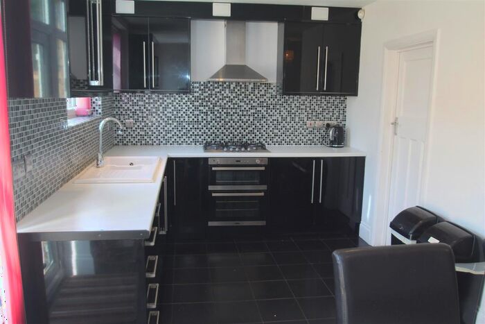 3 Bedroom Terraced House To Rent In Brangbourne Road, Bromley, BR1