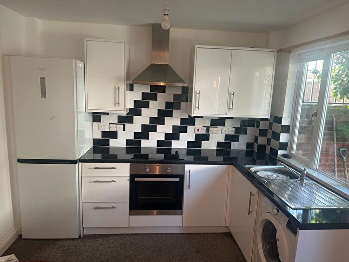 1 Bedroom Studio To Rent In Park Avenue, Southall, UB1