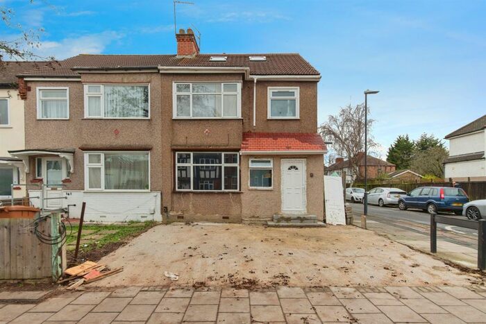 3 Bedroom Flat To Rent In Harrow View, Harrow, HA1