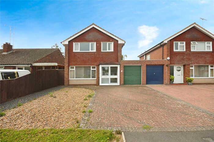 3 Bedroom Detached House For Sale In Broughton Avenue, Aylesbury, Buckinghamshire, HP20