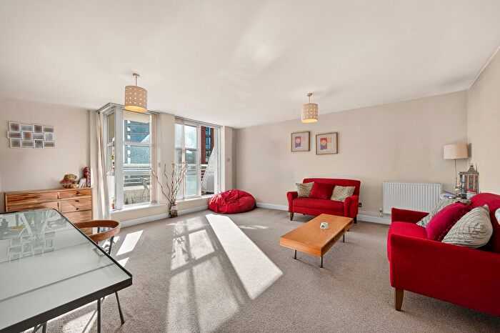 1 Bedroom Flat For Sale In Portfolio, Meadowsweet Close, Barrier Poi, E16
