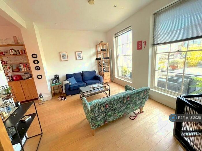 2 Bedroom Flat To Rent In Caledonian Road, London, N1