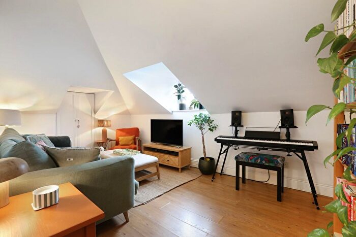2 Bedroom Flat For Sale In Denmark Hill, London, SE5