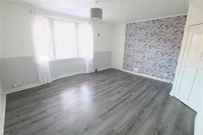 2 Bedroom Cottage To Rent In Crowhill Street, Parkhouse, G22