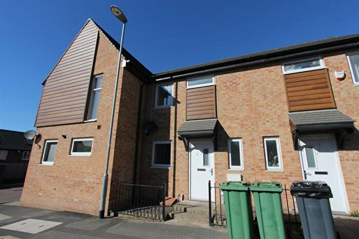 2 Bedroom Town House To Rent In Bowfell Close, Leeds, LS14