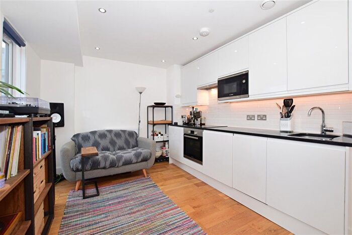 1 Bedroom Flat For Sale In Sutton Court Road, Sutton, Surrey, SM1