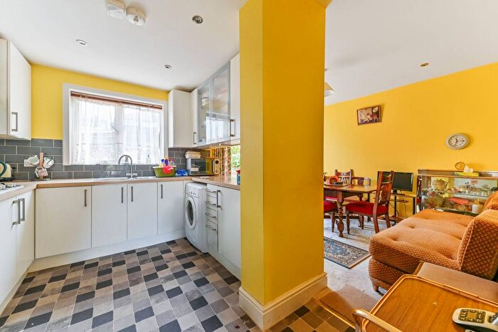 3 Bedroom Terraced House For Sale In Norbury Rise, Norbury, London, SW16
