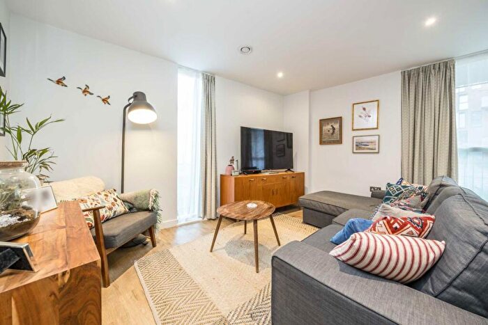 2 Bedroom Flat For Sale In Danson Mews, Elephant & Castle, SE17