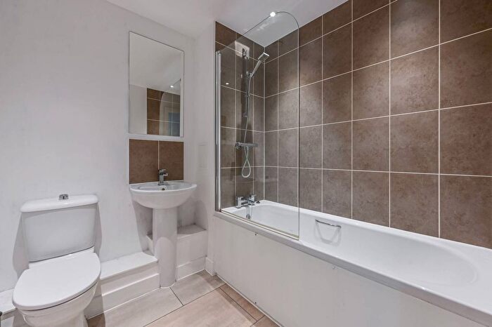 2 Bedroom Flat To Rent In Norman Road, Greenwich, London, SE10