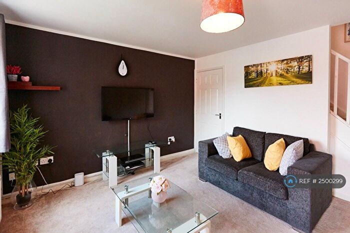 3 Bedroom Semi-Detached House To Rent In Westmorland Court, Leeds, LS15