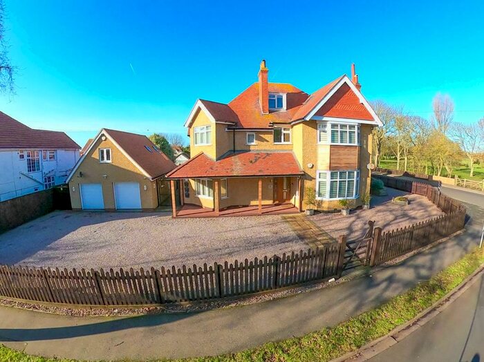 7 Bedroom Detached House For Sale In St. Andrews Drive, Skegness, PE25