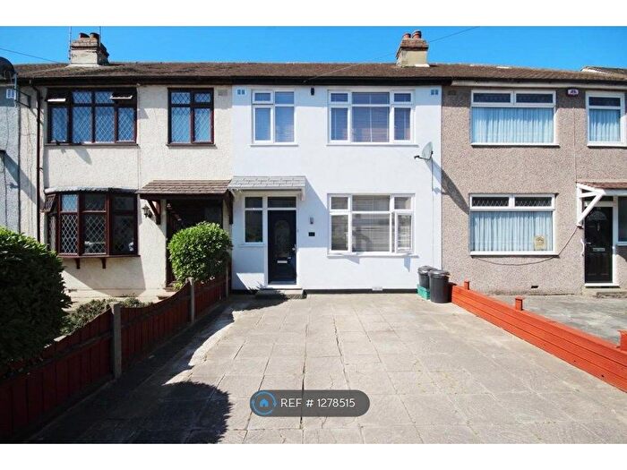 3 Bedroom Terraced House To Rent In Beechwood Gardens, Rainham, RM13