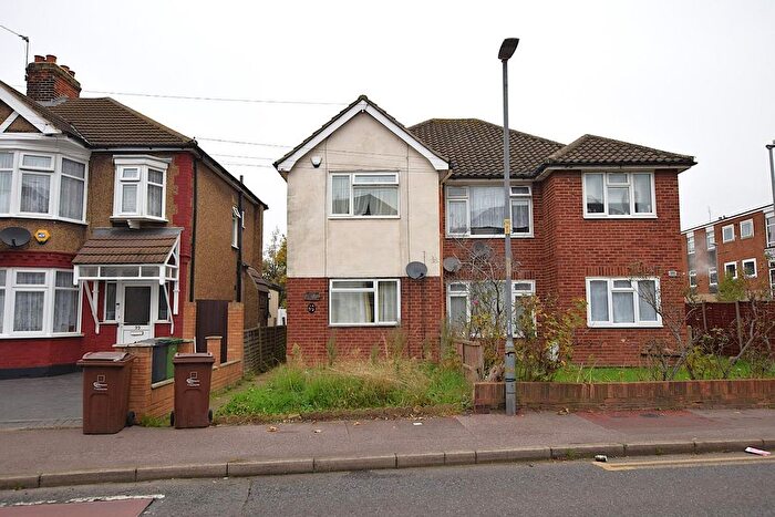2 Bedroom Flat To Rent In Mill Lane, Romford, RM6