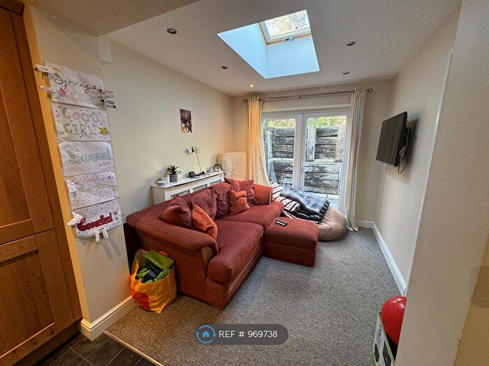 5 Bedroom Semi-Detached House To Rent In Pennings Avenue, Guildford, GU2