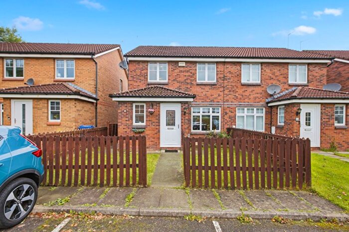 3 Bedroom Semi-Detached House For Sale In Nethergreen Crescent, Renfrew, PA4