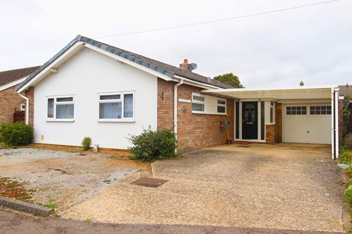 3 Bedroom Detached Bungalow For Sale In All Saints Way, Sandy, SG19