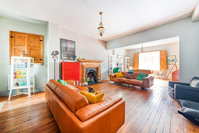 3 Bedroom Character Property For Sale In Long Street, Dursley, GL11