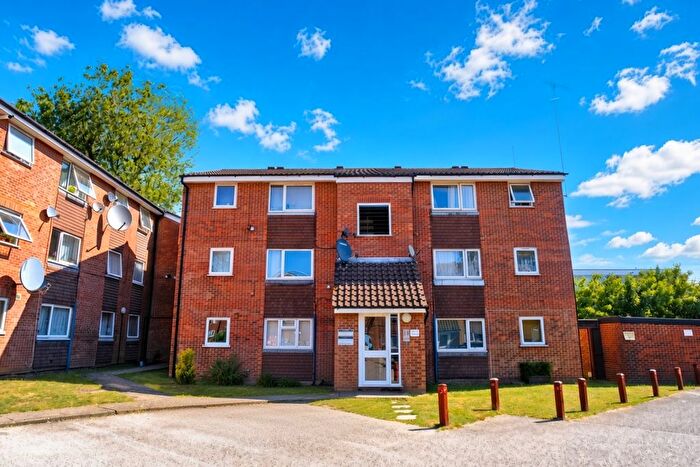 2 Bedroom Flat For Sale In Makepeace Road, Northolt, UB5