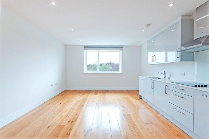 1 Bedroom Flat To Rent In Park Avenue, Bushey, WD23