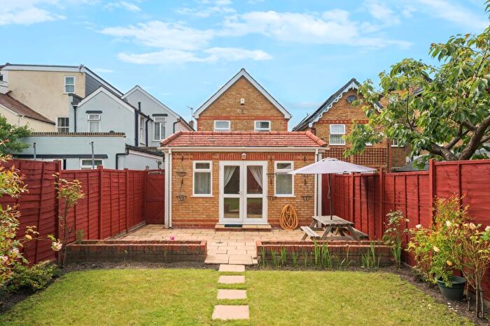 4 Bedroom Detached House To Rent In Worthington Road, Surbiton, KT6