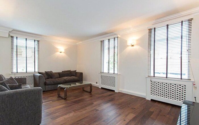 3 Bedroom Flat To Rent In Mount Row, Mayfair, London, W1K