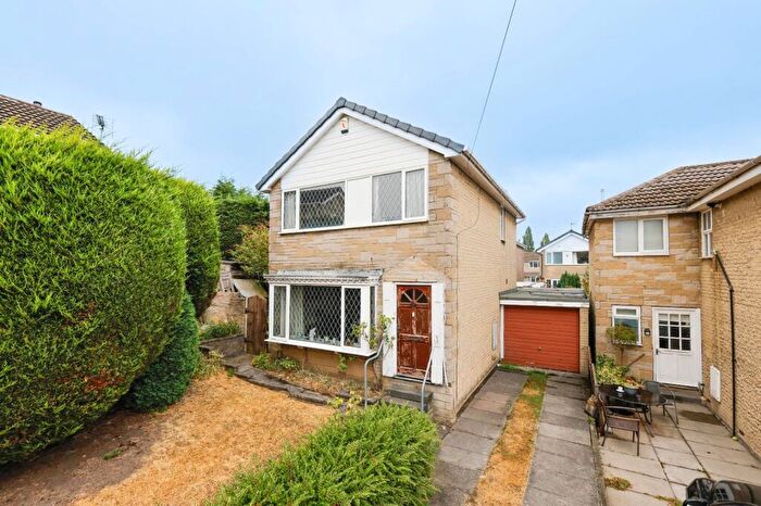 3 Bedroom Detached House For Sale In Kirklees Garth, Farsley, Pudsey, West Yorkshire, LS28