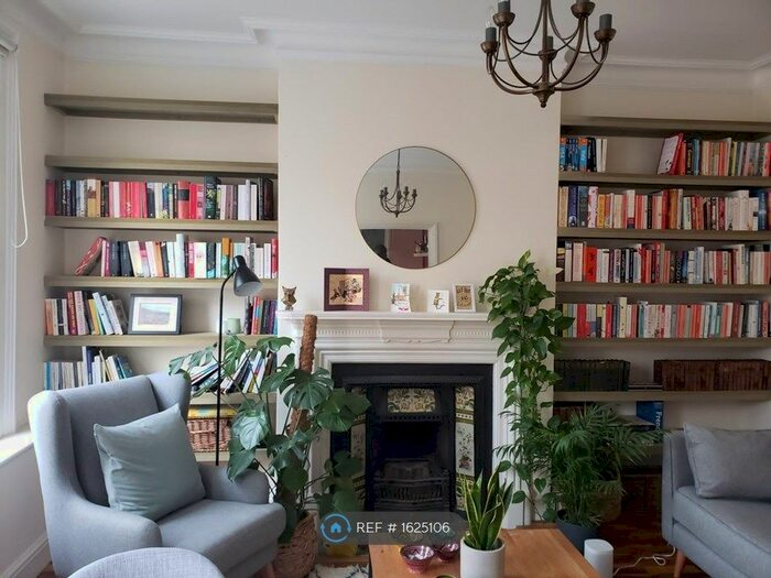 2 Bedroom Flat To Rent In Stapleton Hall Road, London, N4