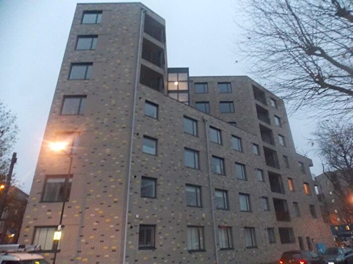 1 Bedroom Flat To Rent In Triangle Apartments Manchester Road, London, E14