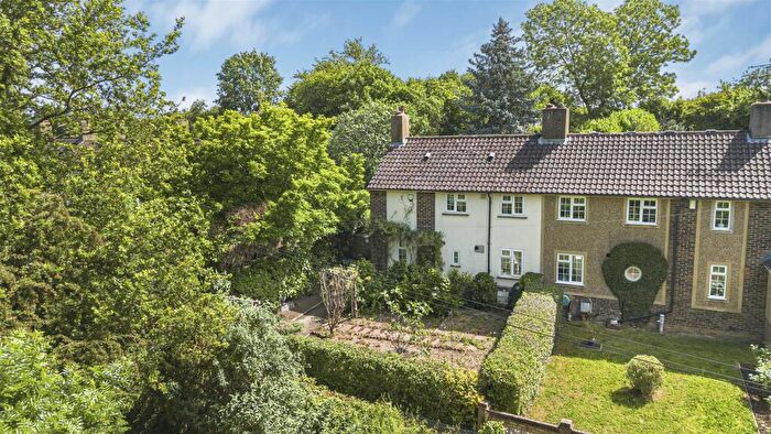3 Bedroom Semi-Detached House For Sale In Hunsdon Road, Stanstead Abbotts, Ware, SG12