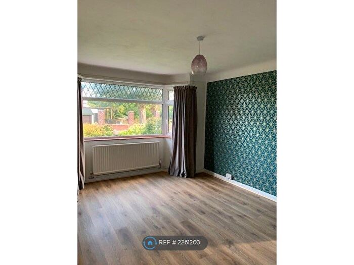 3 Bedroom Semi-Detached House To Rent In Meadowcroft, Heswall, Wirral, CH60