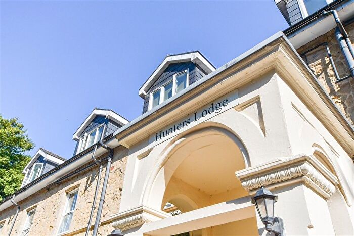 2 Bedroom Flat For Sale In Nutfield Road, Redhill, Surrey, RH1