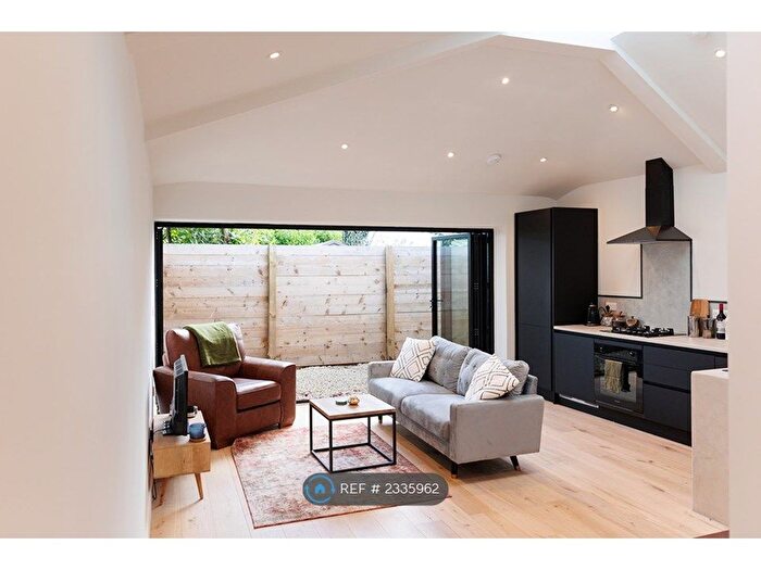 1 Bedroom Detached House To Rent In Homewood Road, Langton Green, TN3