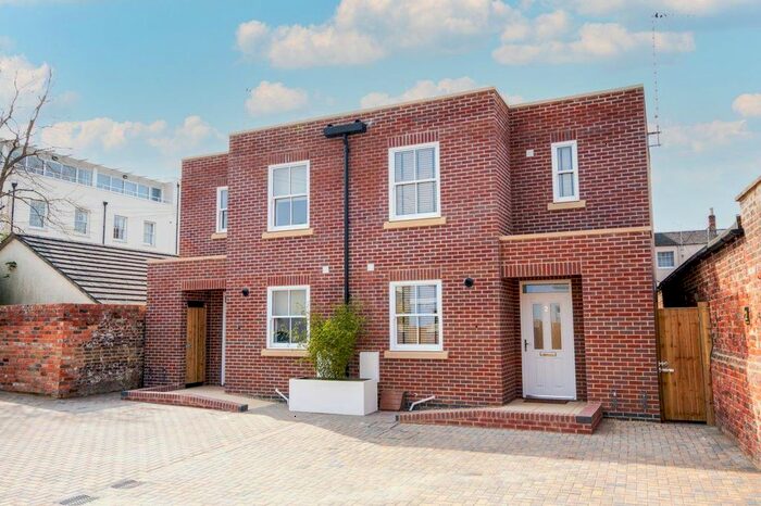 2 Bedroom Property To Rent In Hewlett Place, Cheltenham, GL52