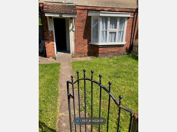 3 Bedroom Semi-Detached House To Rent In Lawrence Avenue, Heath Town, Wolverhampton, WV10