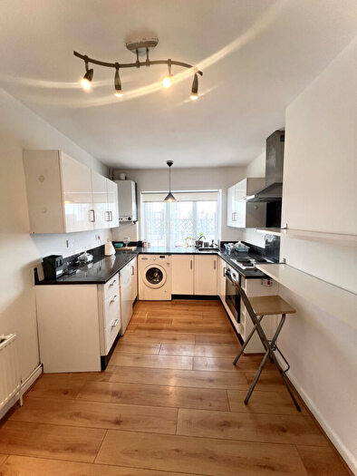 2 Bedroom Flat To Rent In Station Road, E4