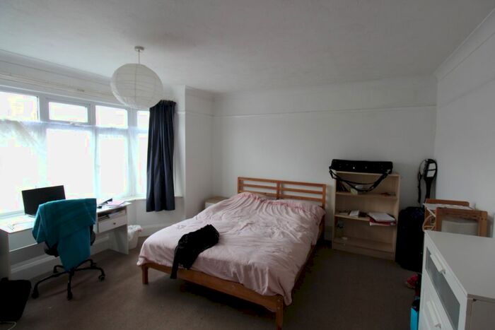 4 Bedroom Semi-Detached House To Rent In Roselands Gardens, Southampton, SO17