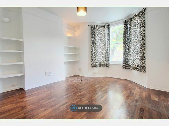 2 Bedroom Flat To Rent In Marsden Road, London SE15