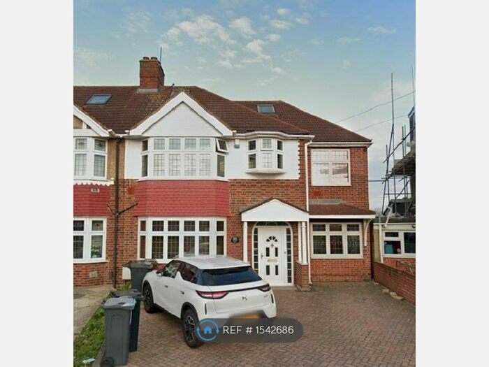 5 Bedroom Semi-Detached House To Rent In Burns Way, Hounslow, TW5