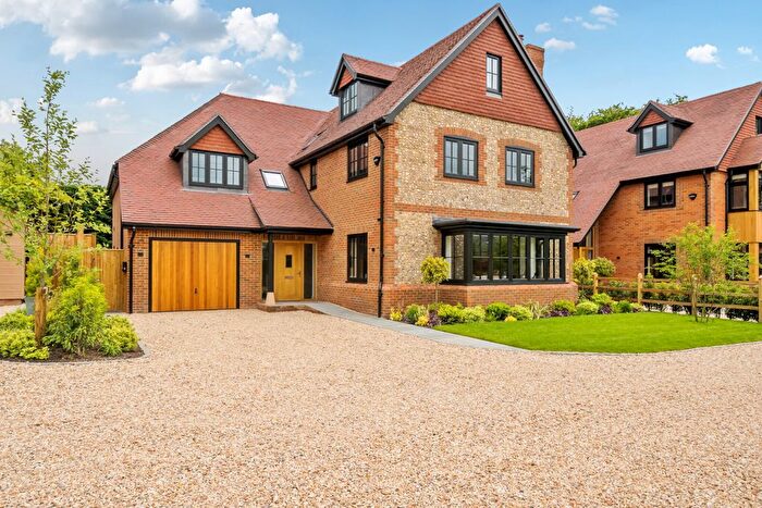 6 Bedroom Detached House For Sale In Thames Road, Goring On Thames, RG8