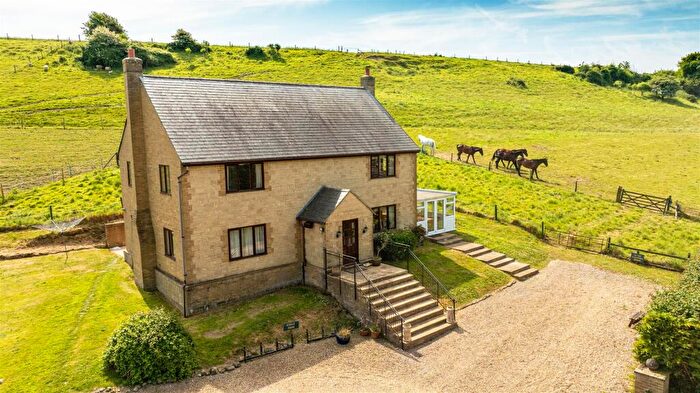 5 Bedroom Farm House For Sale In Equestrian Land, Sand School, Outbuildings And Detached House - Newbarn Lane, Gatcombe, Newport, PO30