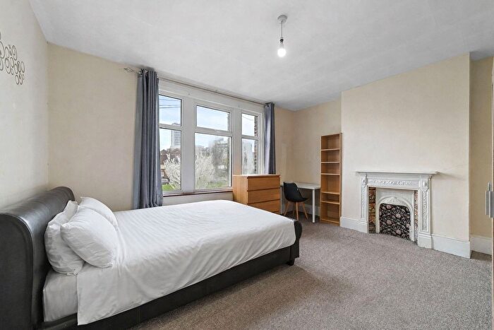 3 Bedroom Detached House To Rent In Leggatt Road, Stratford, London, E15