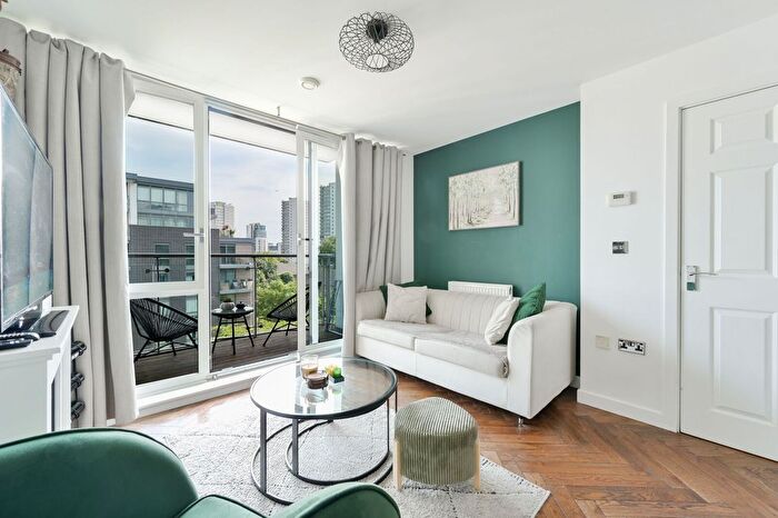 1 Bedroom Flat To Rent In Great West Quarter, Brentford, TW8