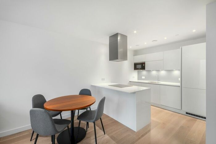 2 Bedroom Flat To Rent In City North Place, London, N4