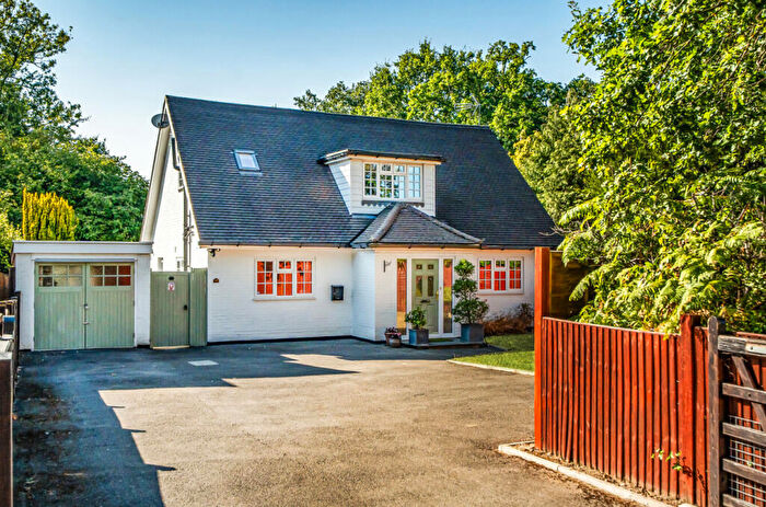 3 Bedroom Detached House For Sale In Finchampstead Road, Finchampstead, Wokingham, RG40