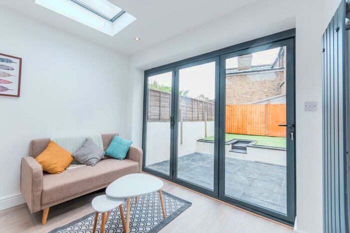 2 Bedroom Flat To Rent In Crystal Palace Road East Dulwich, SE22